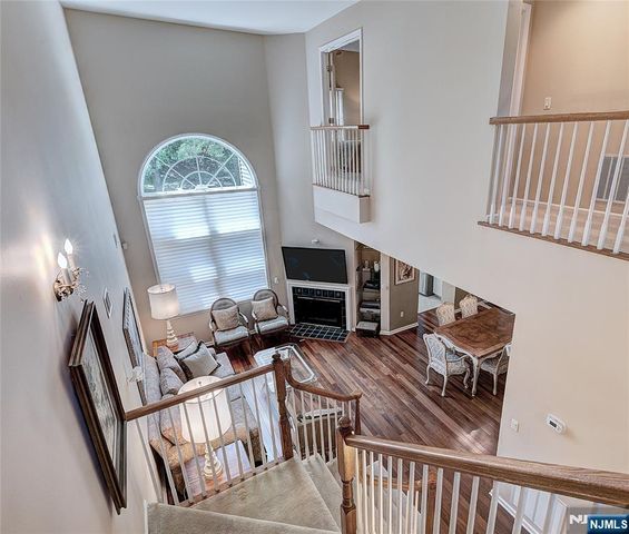26 Depaolo Court, Roseland, NJ 07068