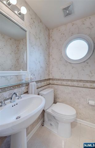 26 Depaolo Court, Roseland, NJ 07068