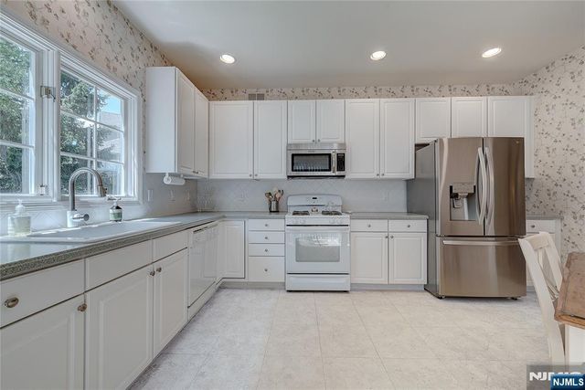 26 Depaolo Court, Roseland, NJ 07068