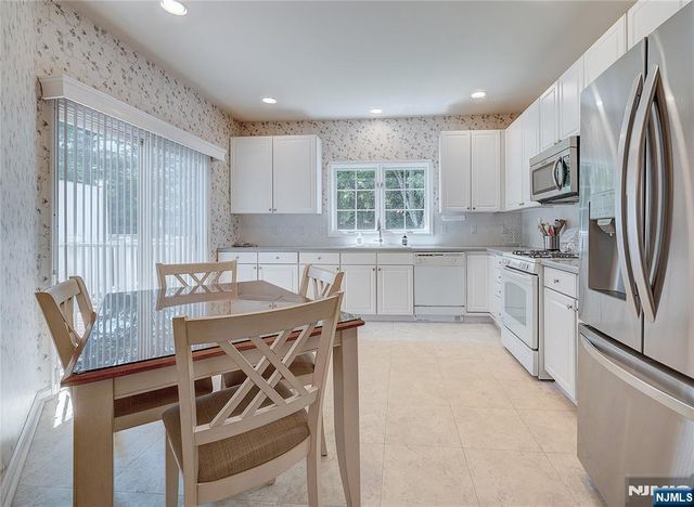 26 Depaolo Court, Roseland, NJ 07068