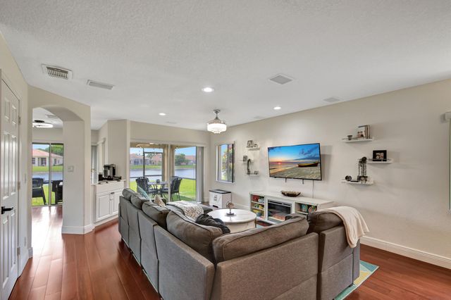 6194 Reynolds Street, West Palm Beach, FL 33411