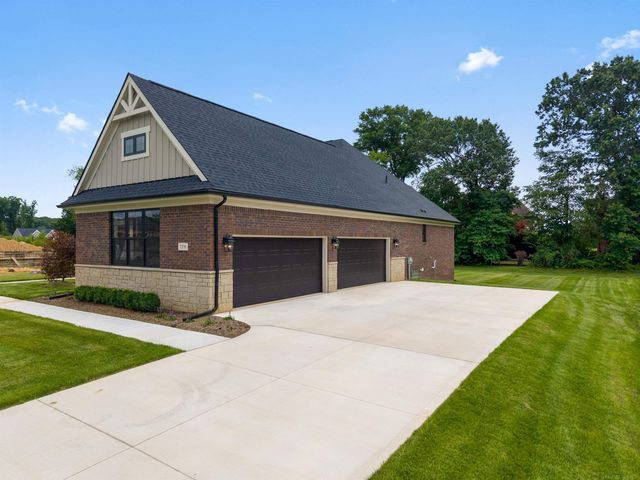 7376 Mulberry Drive, Washington, MI 48095
