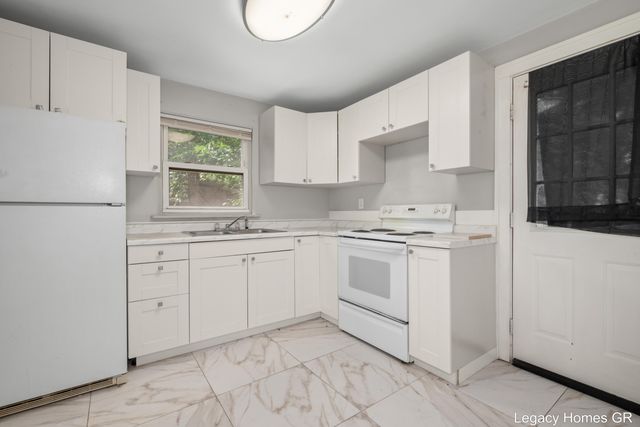 224-226 Maple Street, Parchment City, MI 49004