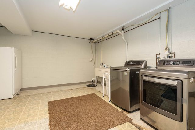 409 E Woodridge Drive, Bloomington, IN 47408