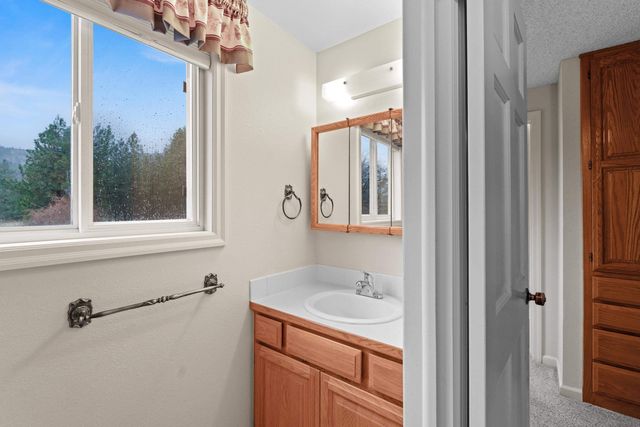 9520 E Holman Rd, Spokane, WA 99206