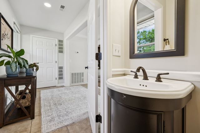 192 Cherokee Rd, Hendersonville, TN 37075