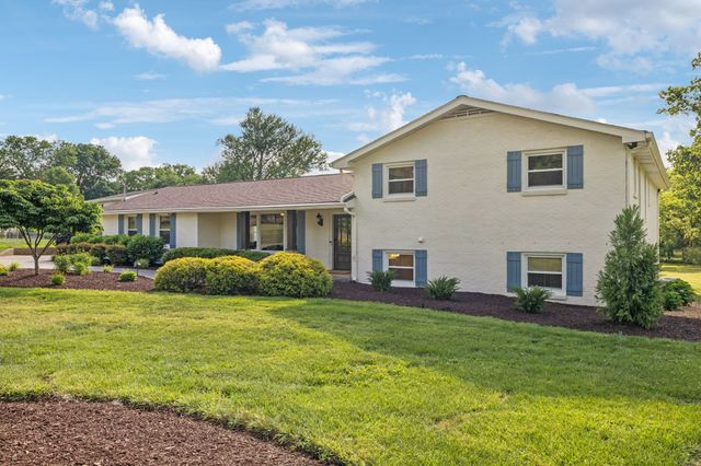 192 Cherokee Rd, Hendersonville, TN 37075
