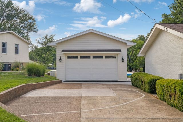 192 Cherokee Rd, Hendersonville, TN 37075