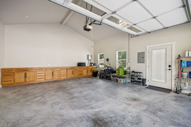 192 Cherokee Rd, Hendersonville, TN 37075
