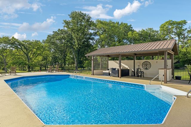 192 Cherokee Rd, Hendersonville, TN 37075