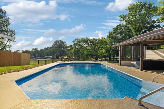 192 Cherokee Rd, Hendersonville, TN 37075