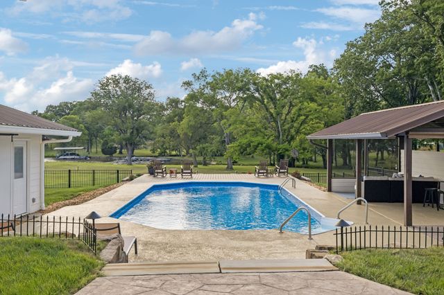 192 Cherokee Rd, Hendersonville, TN 37075