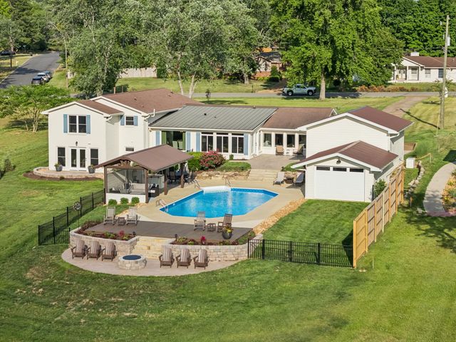 192 Cherokee Rd, Hendersonville, TN 37075