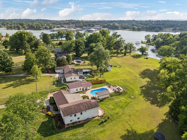 192 Cherokee Rd, Hendersonville, TN 37075