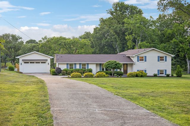 192 Cherokee Rd, Hendersonville, TN 37075