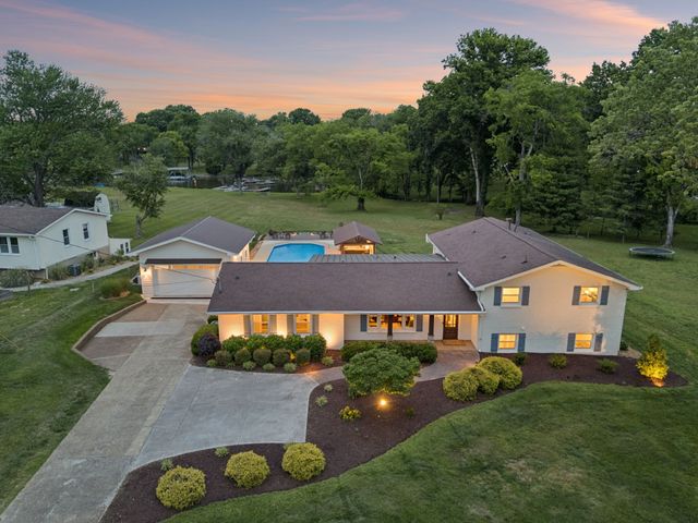 192 Cherokee Rd, Hendersonville, TN 37075