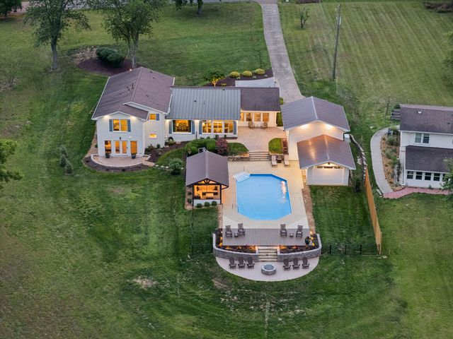 192 Cherokee Rd, Hendersonville, TN 37075