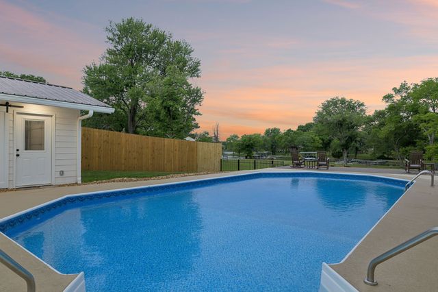 192 Cherokee Rd, Hendersonville, TN 37075
