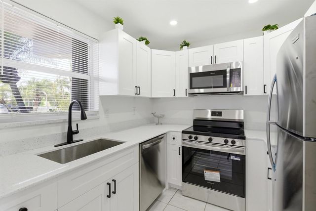 311 E Ocean Avenue 104, Lantana, FL 33462