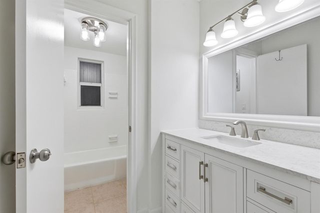 311 E Ocean Avenue 104, Lantana, FL 33462