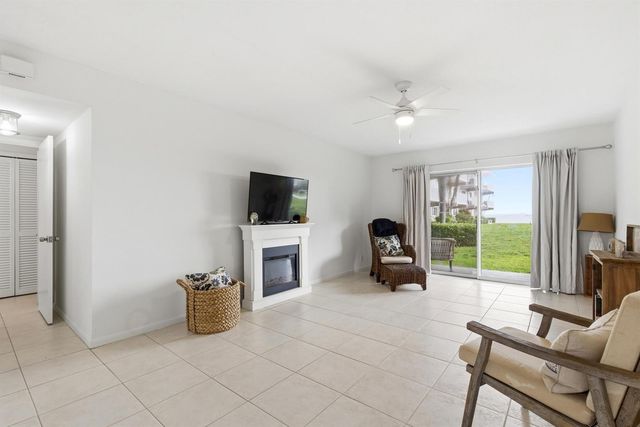 311 E Ocean Avenue 104, Lantana, FL 33462