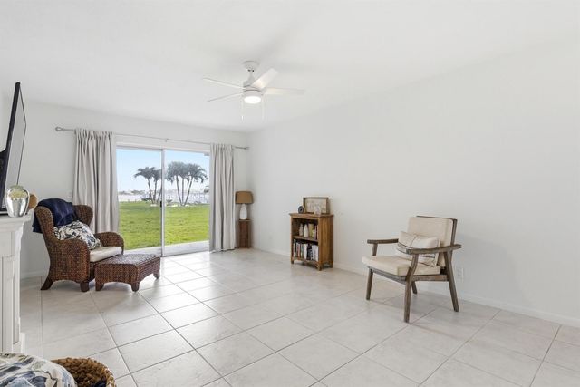 311 E Ocean Avenue 104, Lantana, FL 33462