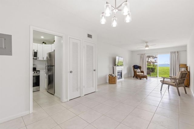 311 E Ocean Avenue 104, Lantana, FL 33462