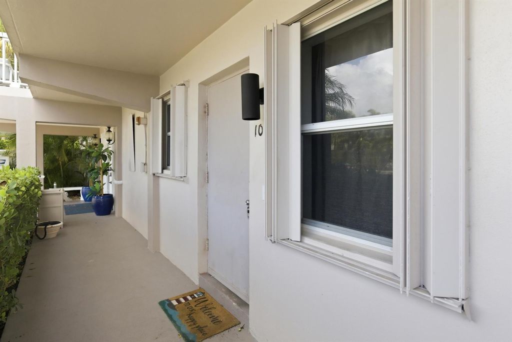 311 E Ocean Avenue 104, Lantana, FL 33462