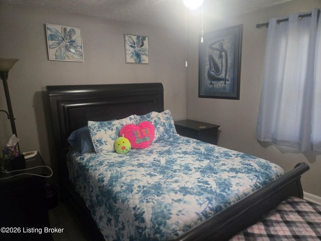 130 Bivins Ct, Radcliff, KY 40160