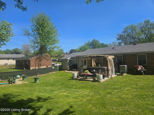 130 Bivins Ct, Radcliff, KY 40160