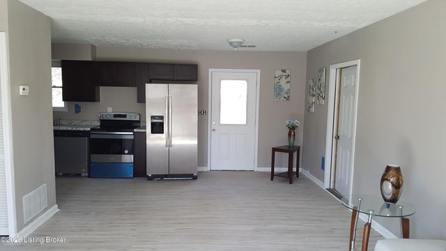130 Bivins Ct, Radcliff, KY 40160