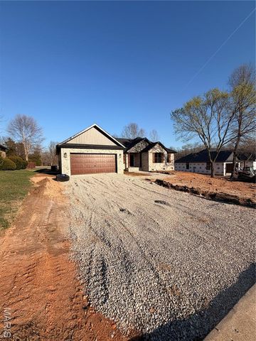 2230 Cherry Blossom Circle, Lebanon, MO 65536