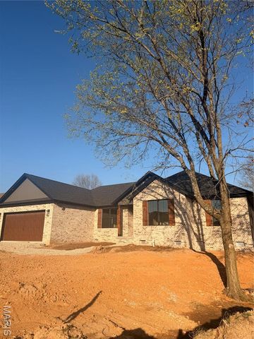 2230 Cherry Blossom Circle, Lebanon, MO 65536