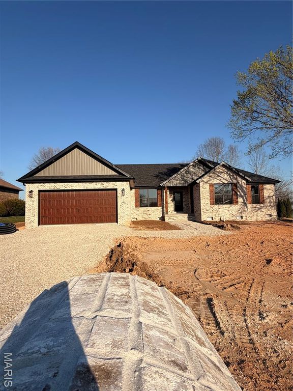 2230 Cherry Blossom Circle, Lebanon, MO 65536