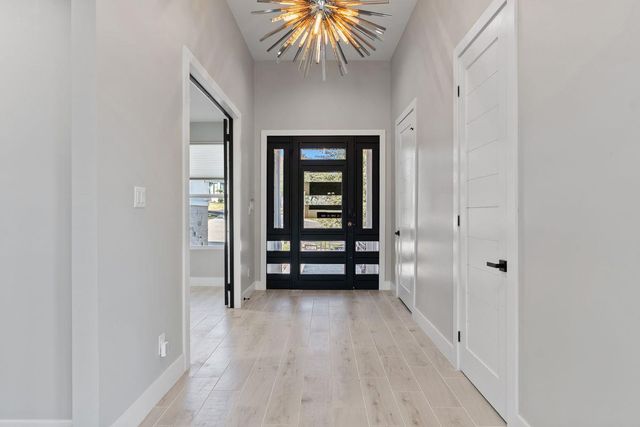 105 Golden Eagle, Horseshoe Bay, TX 78657