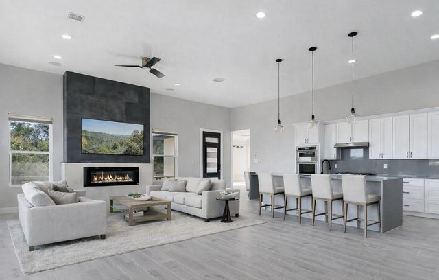 105 Golden Eagle, Horseshoe Bay, TX 78657