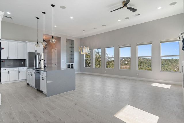 105 Golden Eagle, Horseshoe Bay, TX 78657