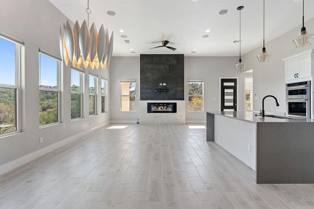 105 Golden Eagle, Horseshoe Bay, TX 78657