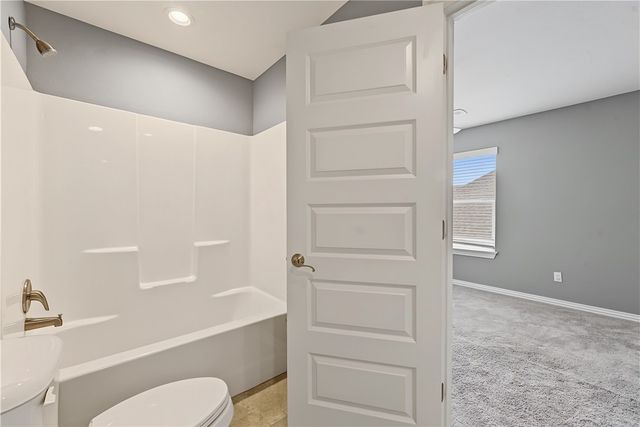 1902 W Broadway Place, Rogers, AR 72758