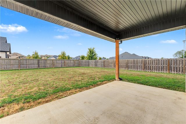 1902 W Broadway Place, Rogers, AR 72758