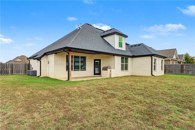 1902 W Broadway Place, Rogers, AR 72758