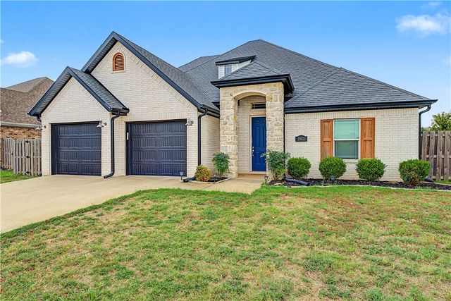 1902 W Broadway Place, Rogers, AR 72758