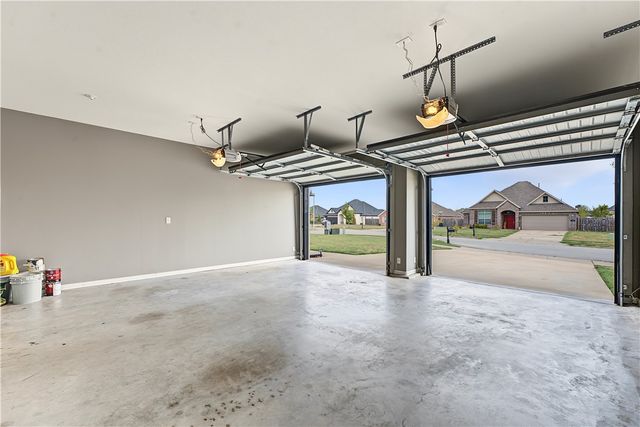 1902 W Broadway Place, Rogers, AR 72758