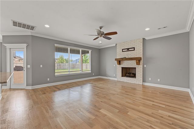 1902 W Broadway Place, Rogers, AR 72758