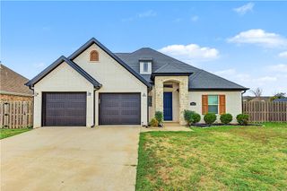 1902 W Broadway Place, Rogers, AR 72758