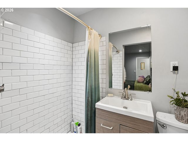 14707 Se BUSH St, Portland, OR 97236