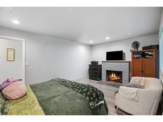 14707 Se BUSH St, Portland, OR 97236