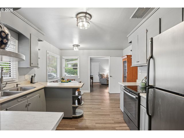 14707 Se BUSH St, Portland, OR 97236