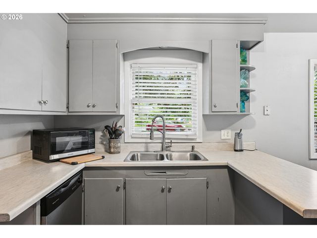 14707 Se BUSH St, Portland, OR 97236