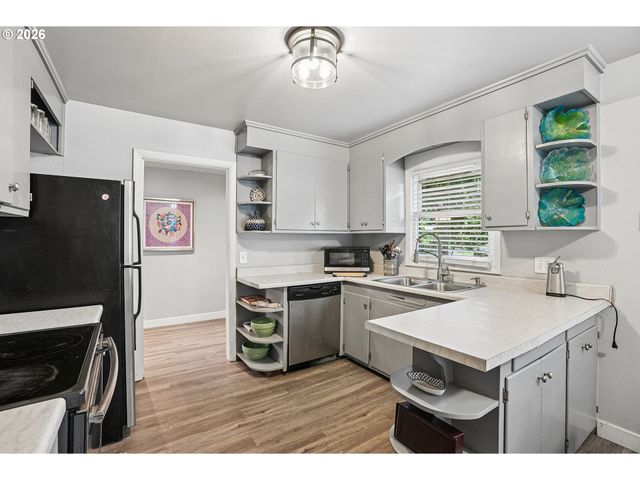 14707 Se BUSH St, Portland, OR 97236